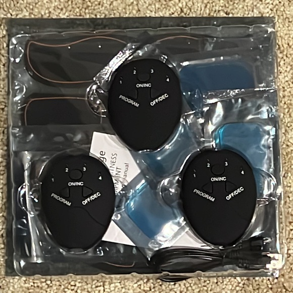 EMS Muscle Toner, Abs Stimulator, With 12 Extra Pads for Men or Women, X0549 NWT - Picture 4 of 4